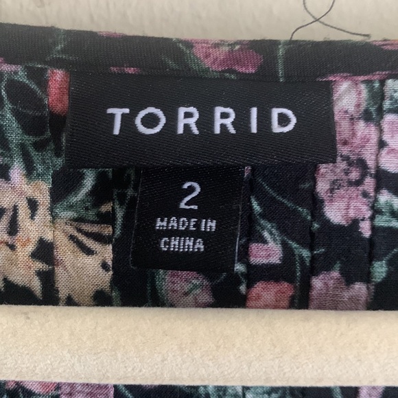 Torrid floral short sleeve top plus size 2x - Picture 3 of 4